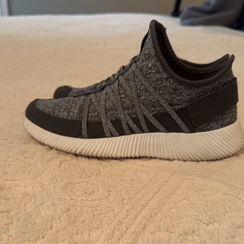 Black and Gray Sneakers - Picture 5 of 6